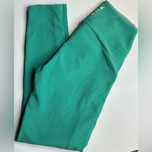 Wilo Two Piece Yoga Set - Picture 4 of 9